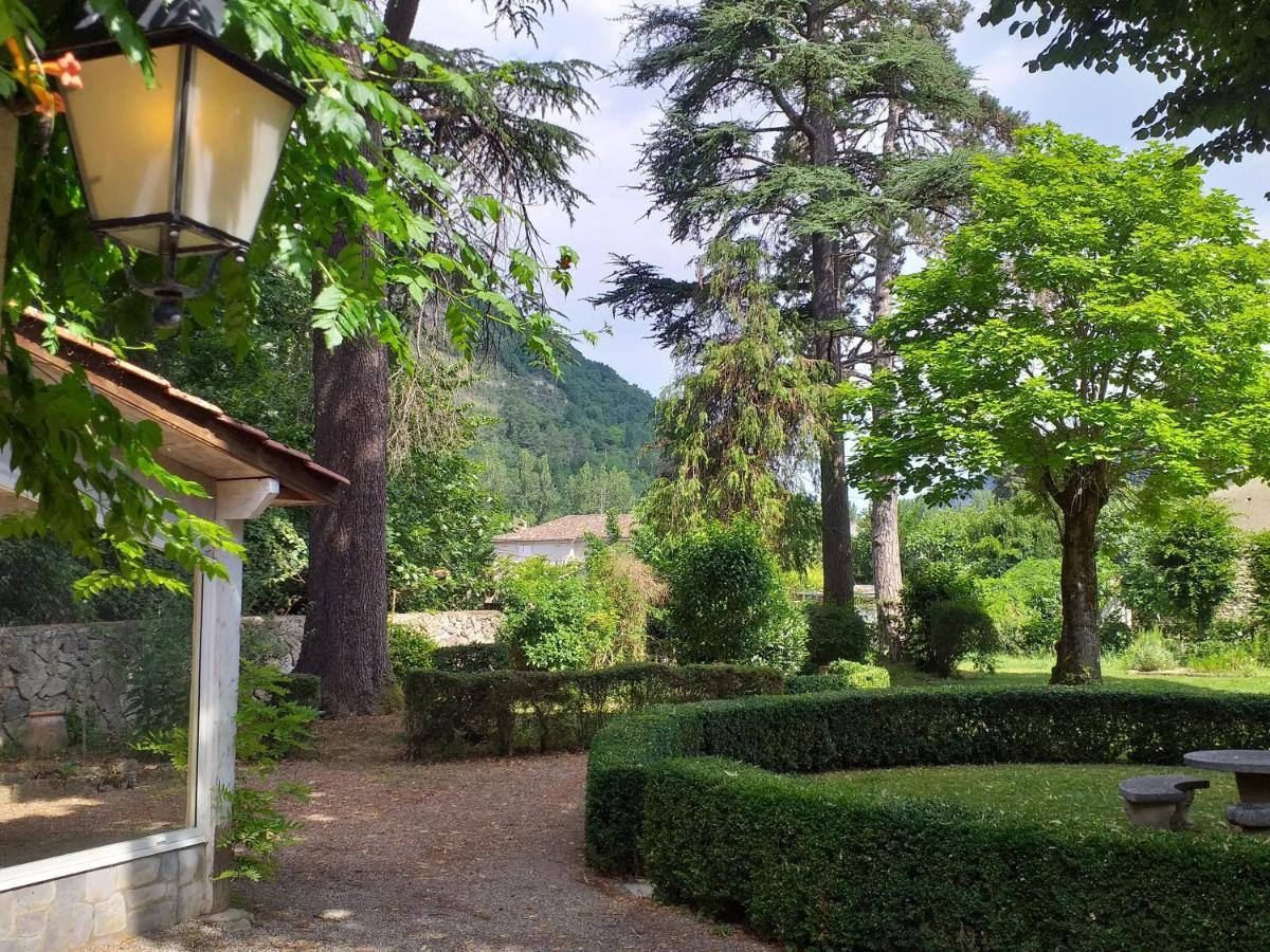 Bed and Breakfast Le Jardin Secret Saint-Antonin Exteriér fotografie