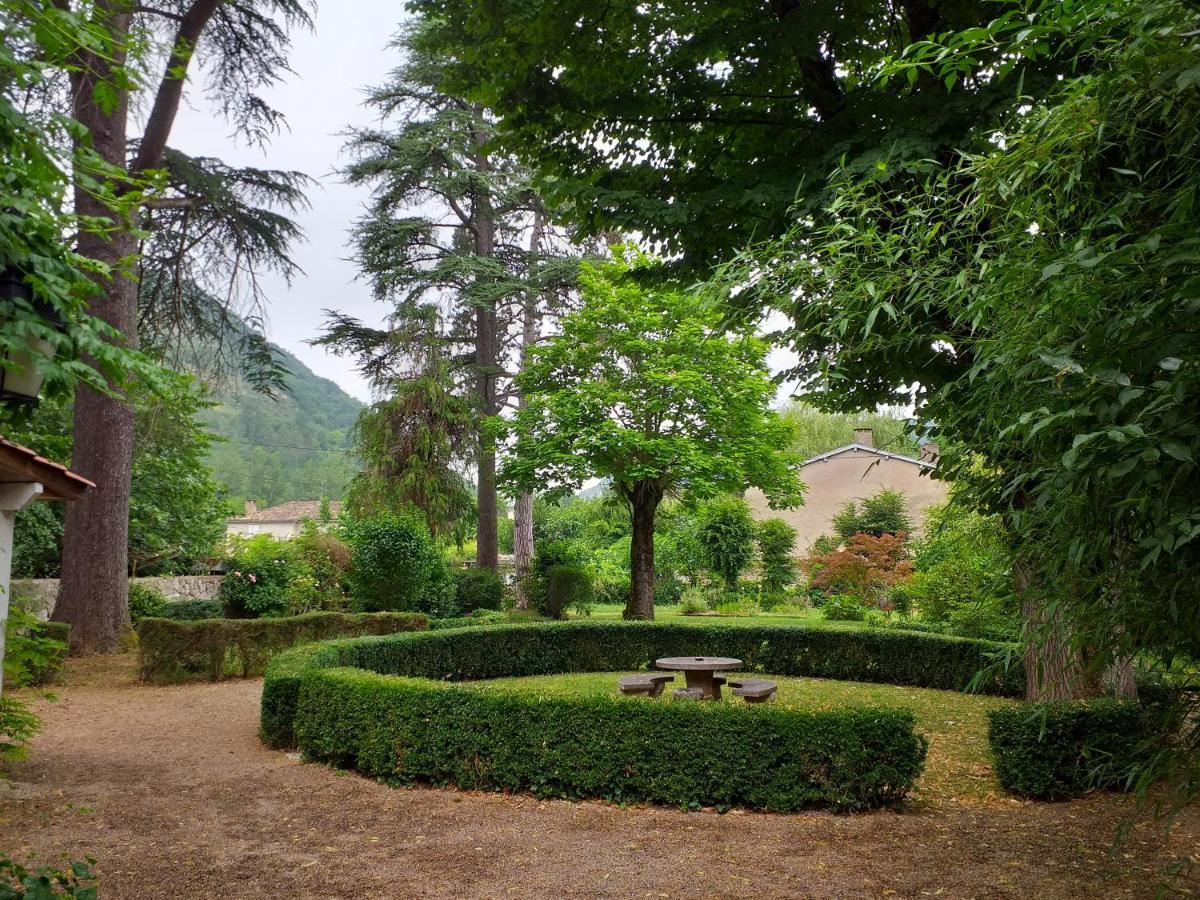 Bed and Breakfast Le Jardin Secret Saint-Antonin Exteriér fotografie